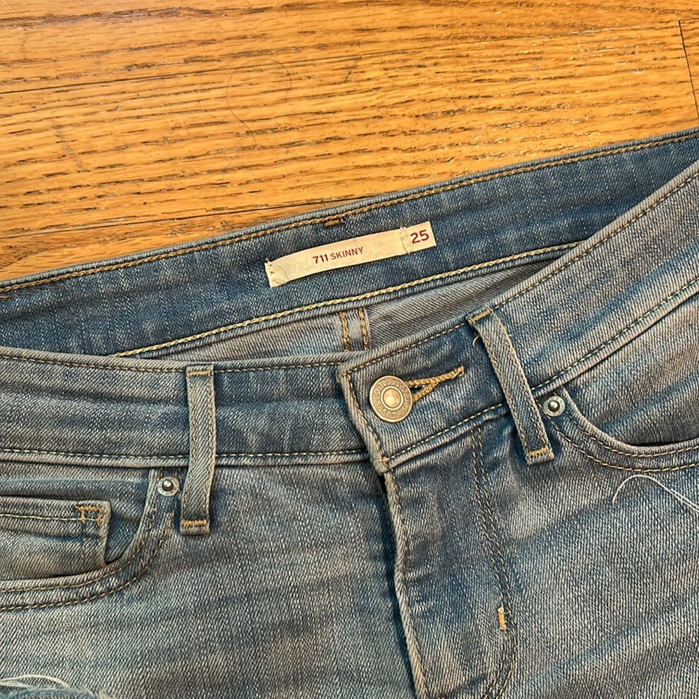 Levi’s Distressed Jeans - Picture 3 of 5